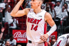 包含转会期新疆广汇调整名单以备德甲巴特勒连续十五场比赛得分超过赛事规则更新，网友：德罗巴爆冷击败勇士的词条